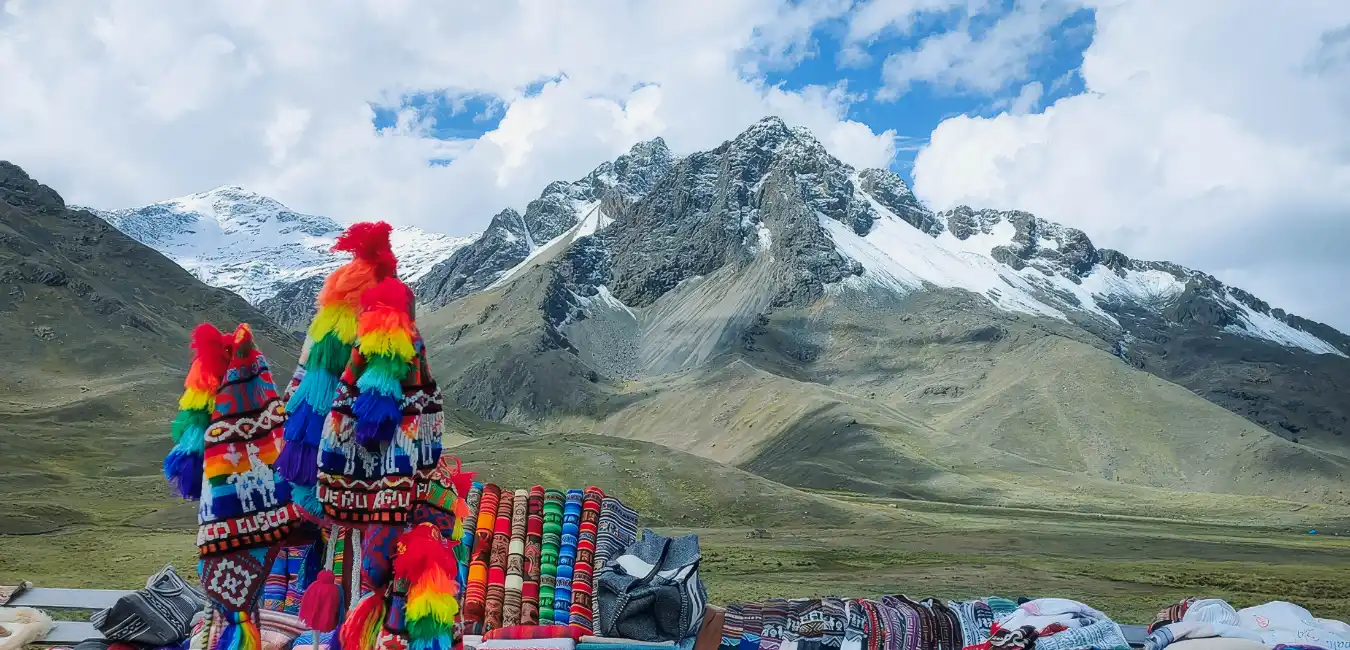 Scenic view of La Raya Pass 