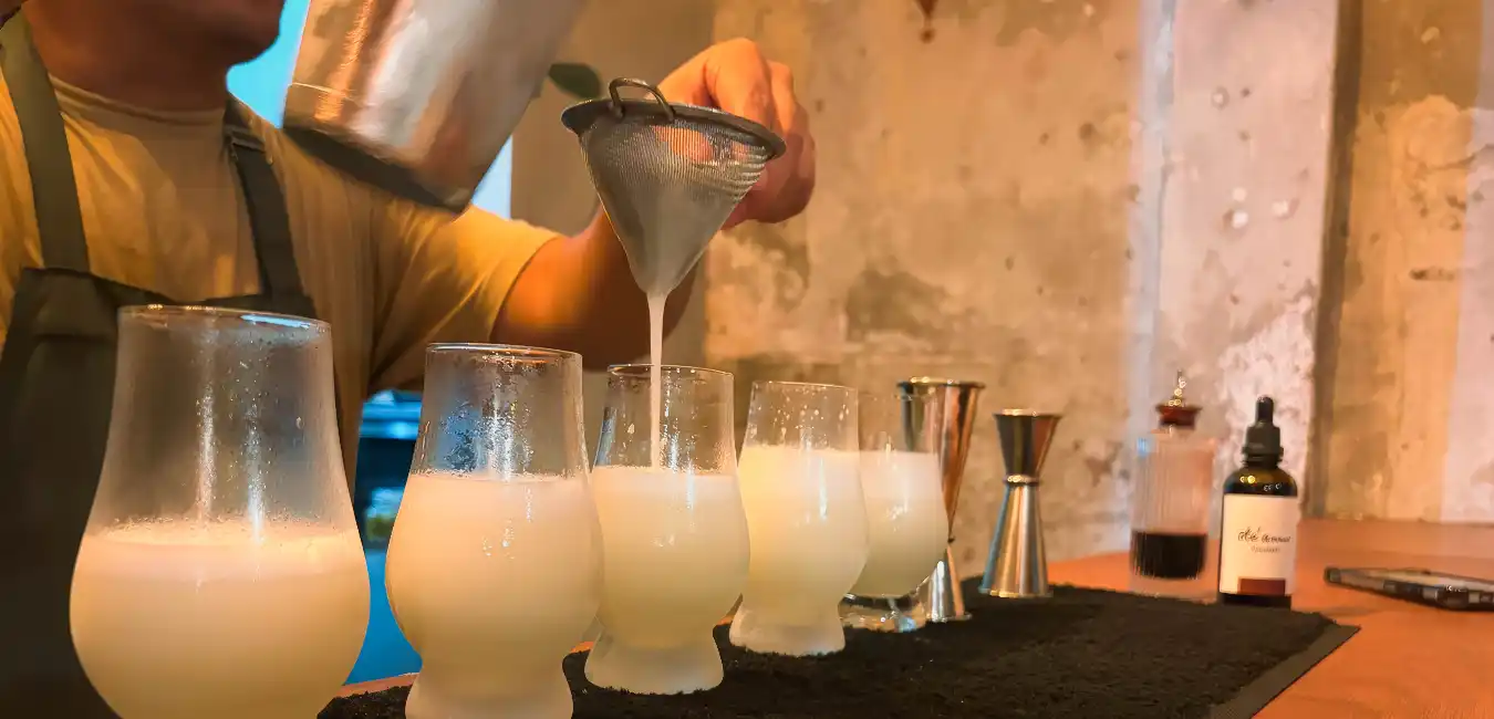 Traditional Peruvian Pisco Sour cocktail