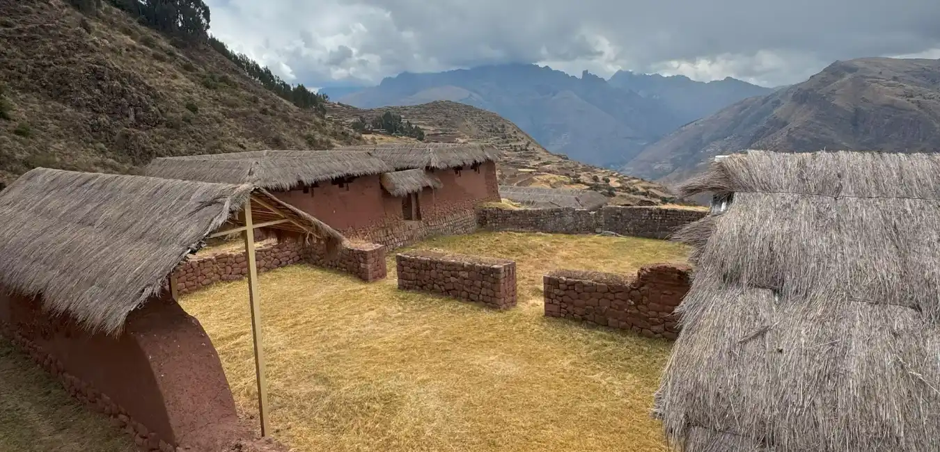 Ancient Inca stone buildings at Huchuy Qosqo 