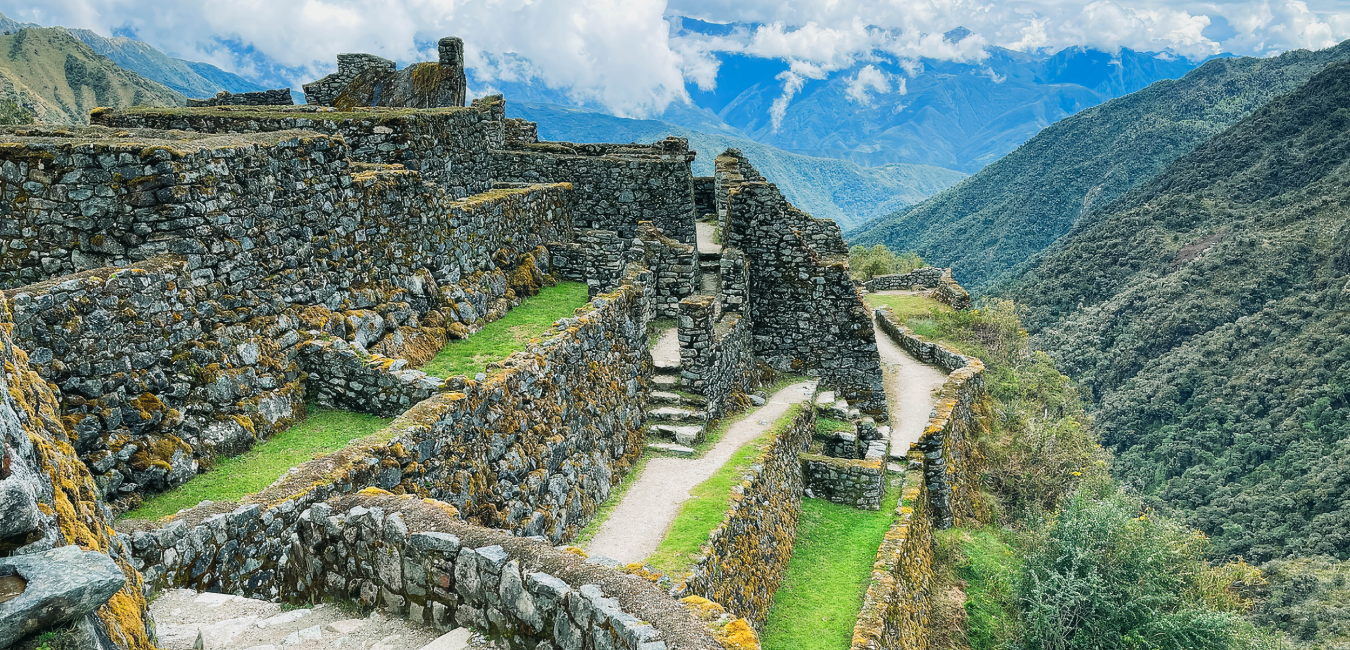 The impressive Inca ruins of Sayaqmarka 