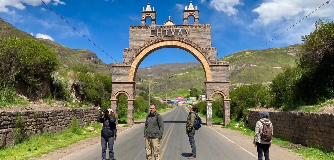Arco de piedra del pueblo de Chivay en el cañon del Colca
