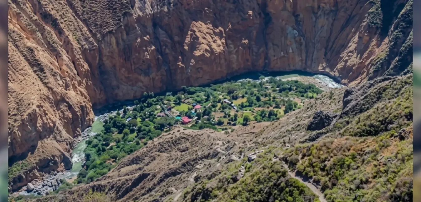 Oasis de Sangalle en el Cañon del Colca