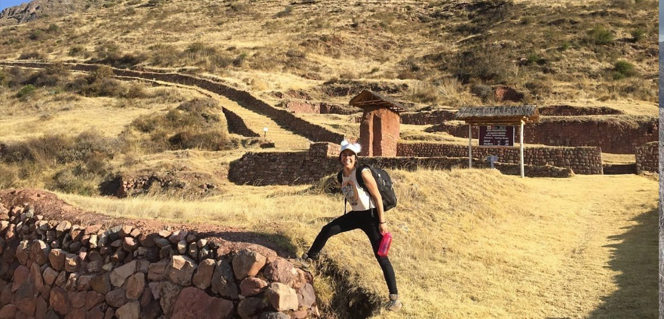 Tourist trekking to Huchuy Qosqo 