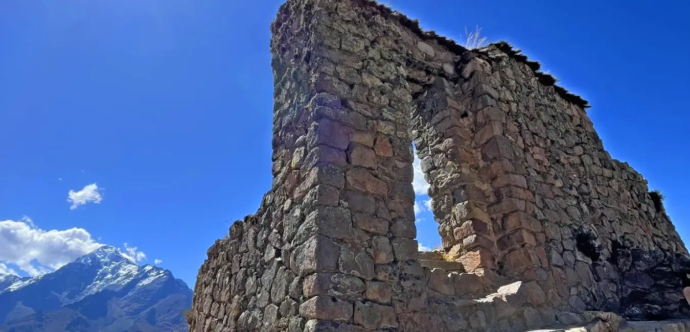 Arquitectura de Inti Punku en Ollantaytambo