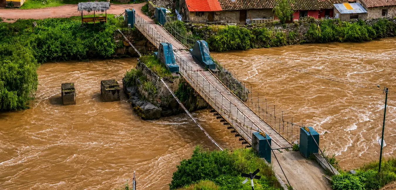 inca bridge in Ollantaytambo