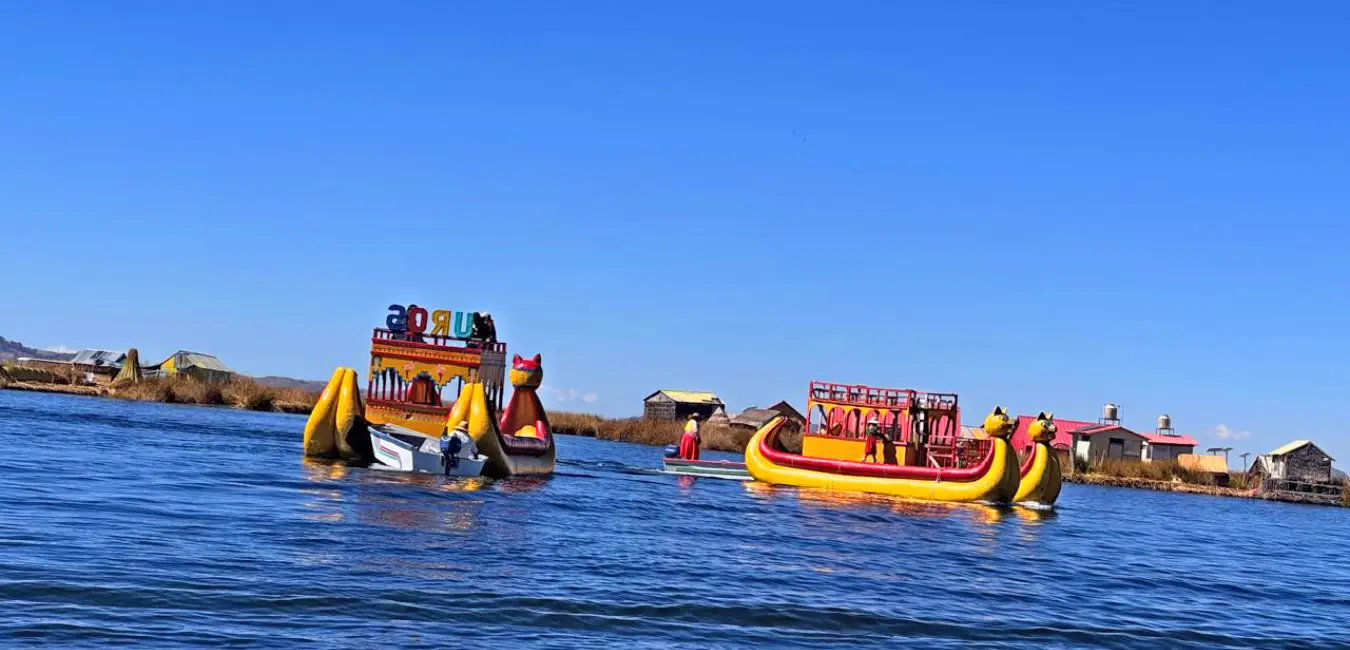Uros primeros navegantes del lago Titicaca
