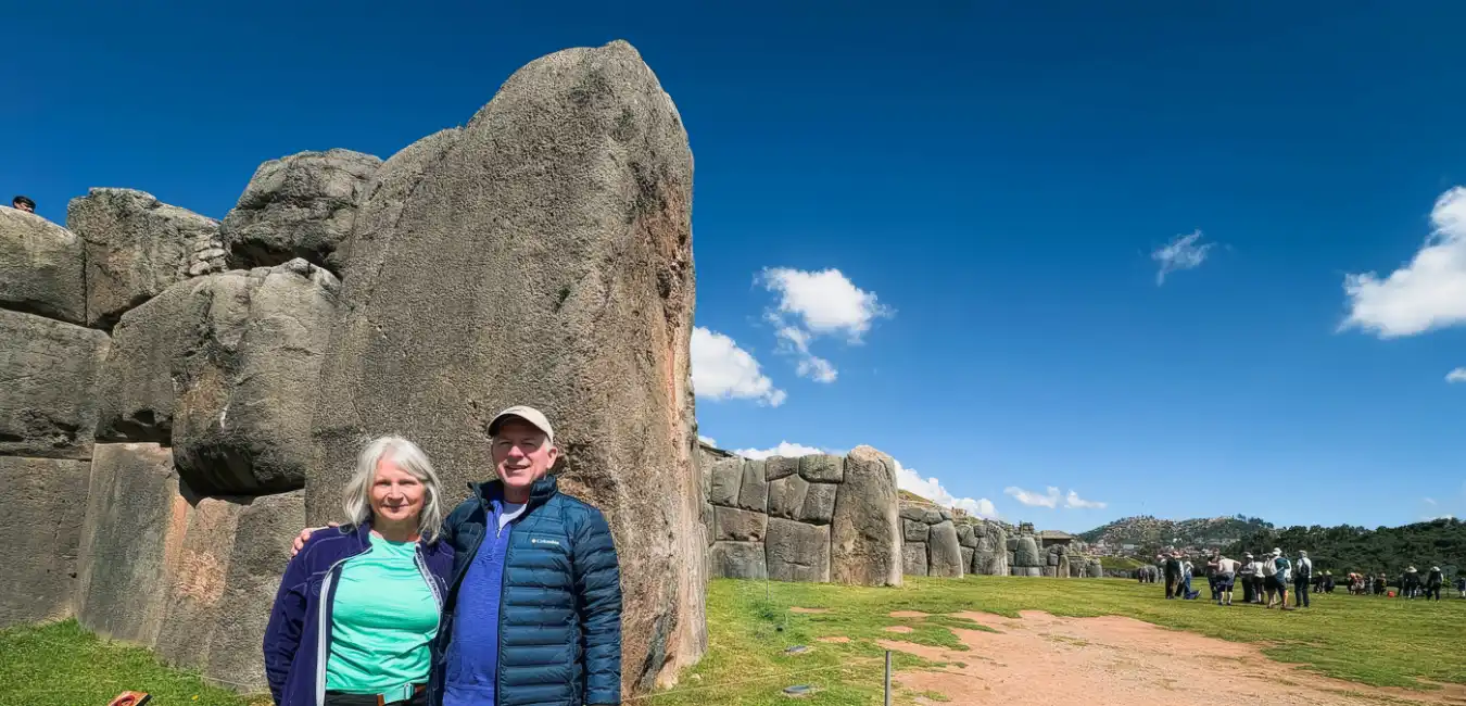 Traveler visiting the impressive Inca stone walls of Sacsayhuamán 