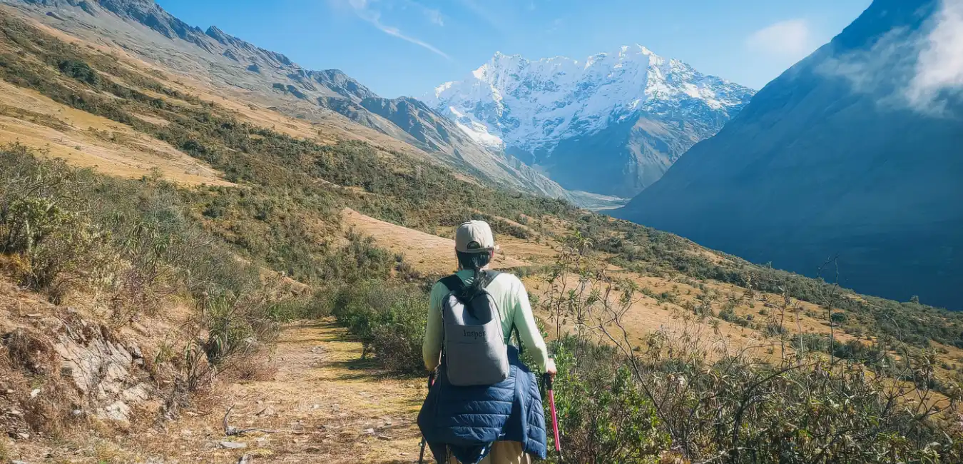 Tourist hiking along the Salkantay Trek 