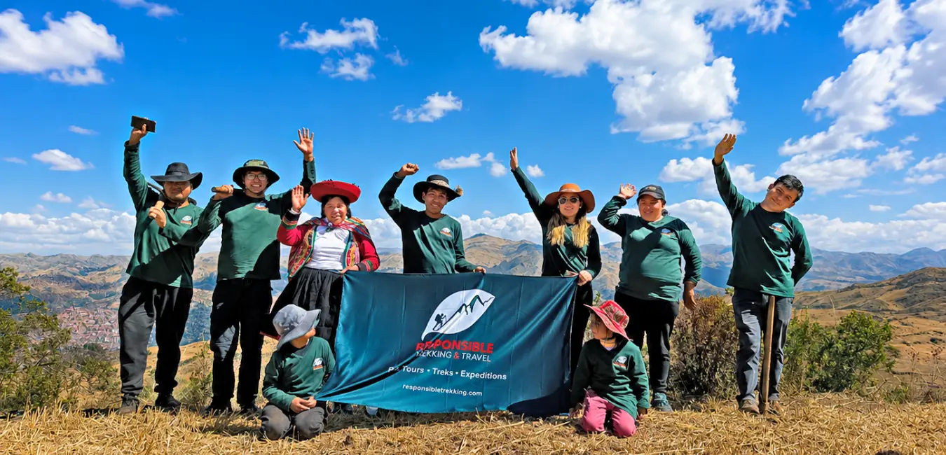 Responsible Trekking collaborators during the reforestation in Llaullipata