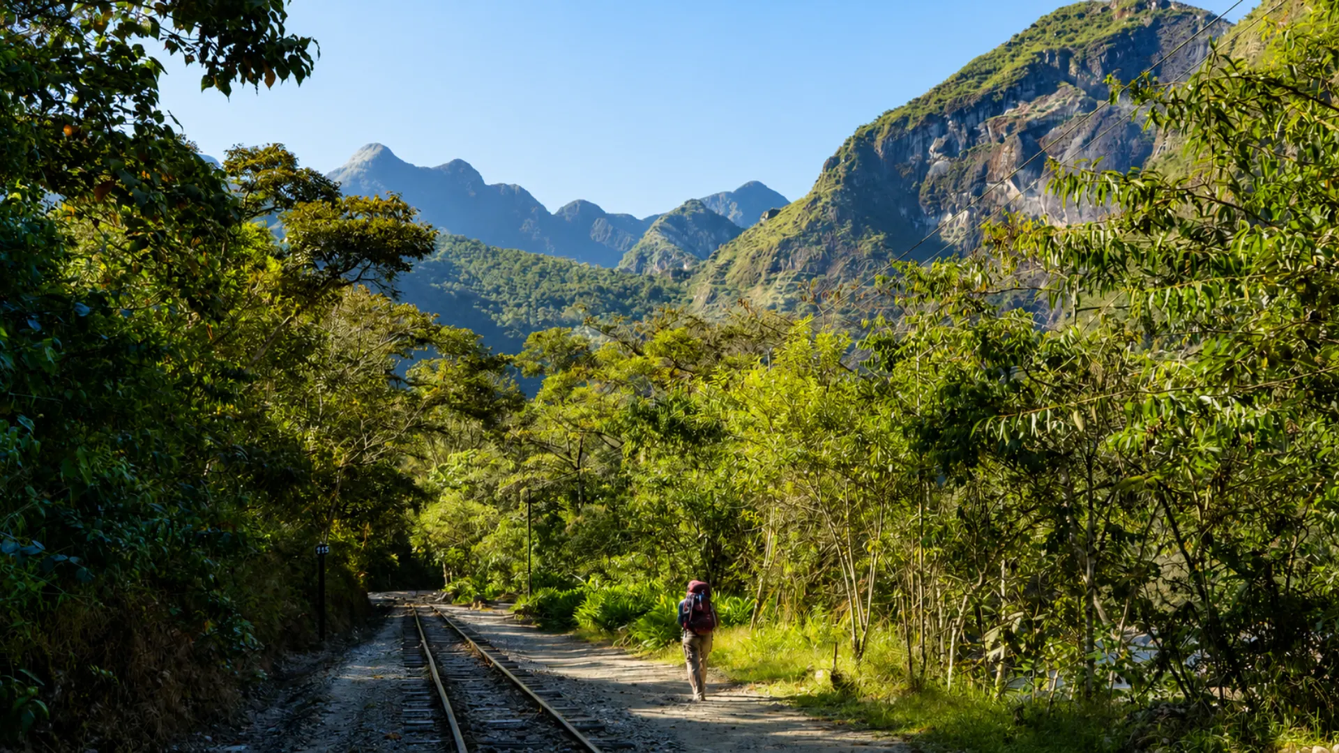 camino de hidroelectrica hacia machupicchu