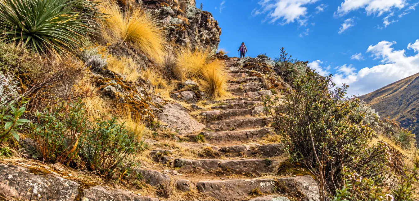 Inca stands on the route to Huchuy Qosqo