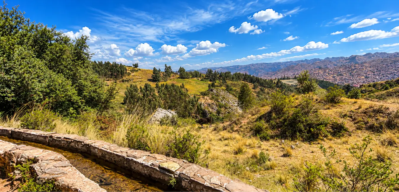 Canal de agua en el Balcón del Diablo