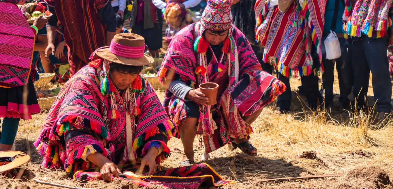 Brindis o t´inkay en el pago a la tierra con la Pachamama
