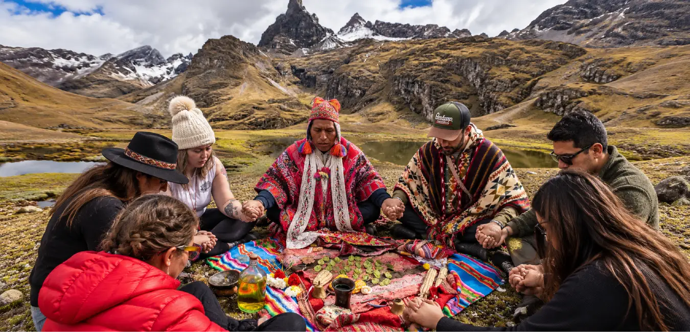 pago a la tierra con viajeros extranjeros en Cusco