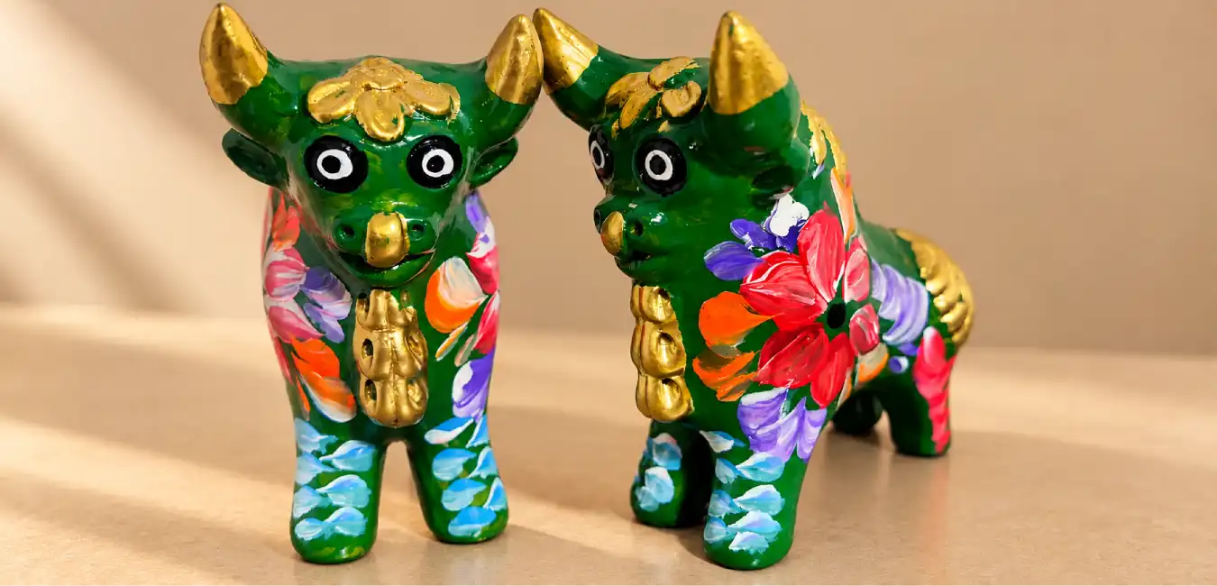 Pair of green Pucara bulls