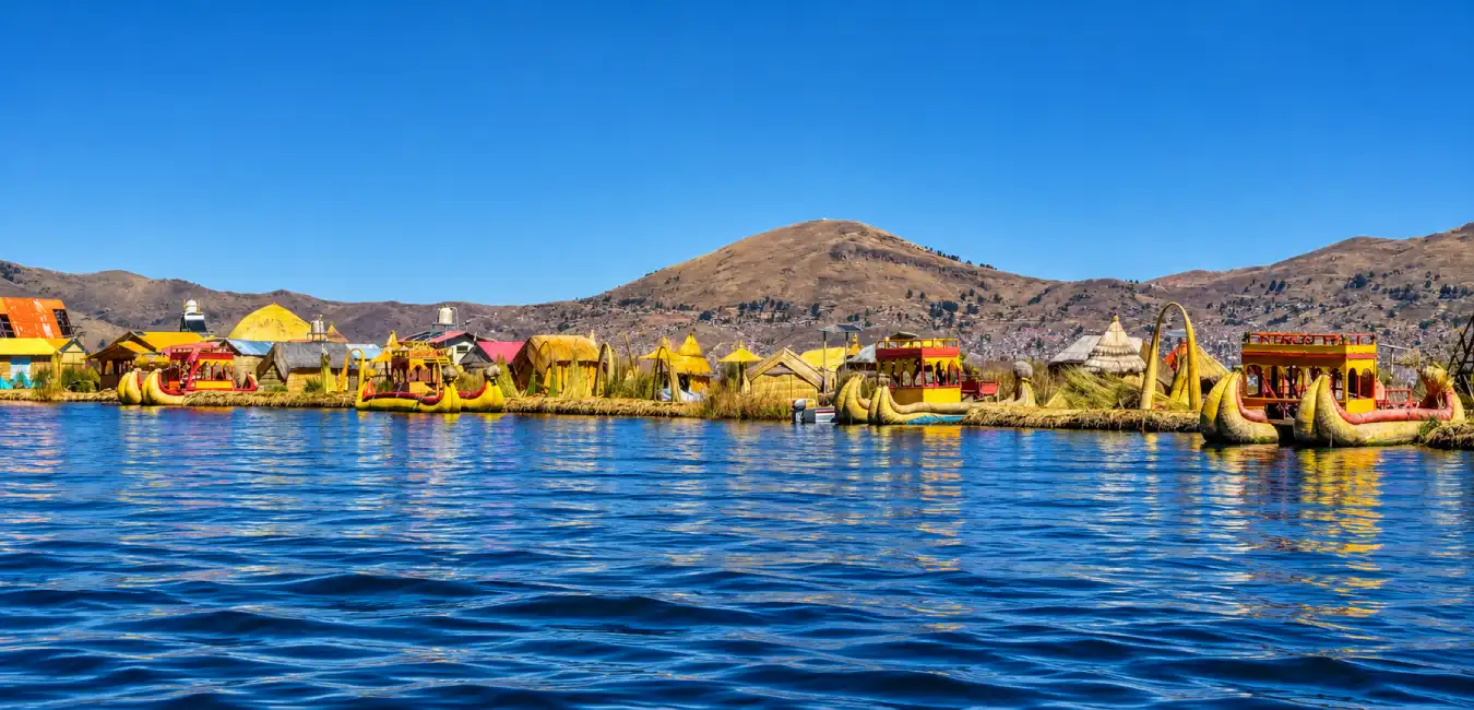 Isla los Uros en el Lago Titicaca