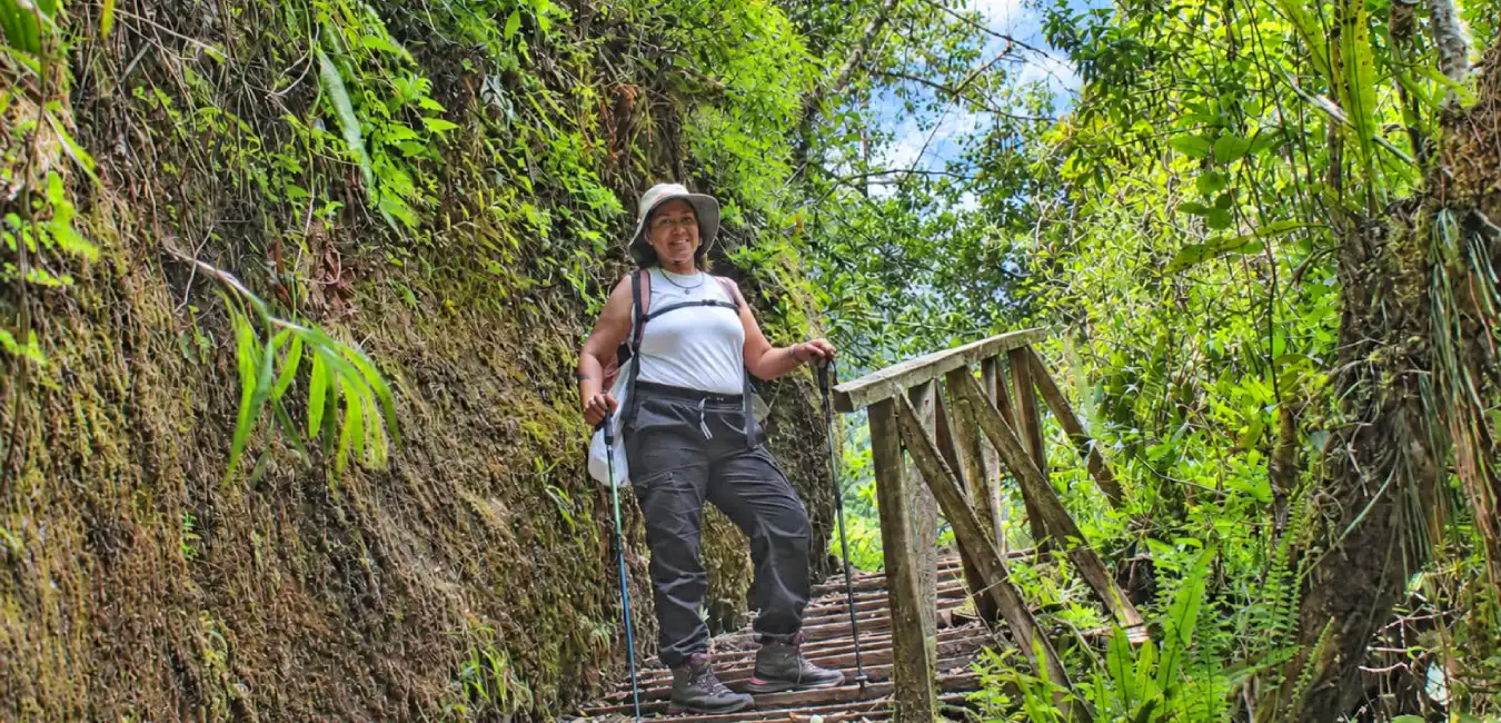 Turista durante el Camino Inca Corto
