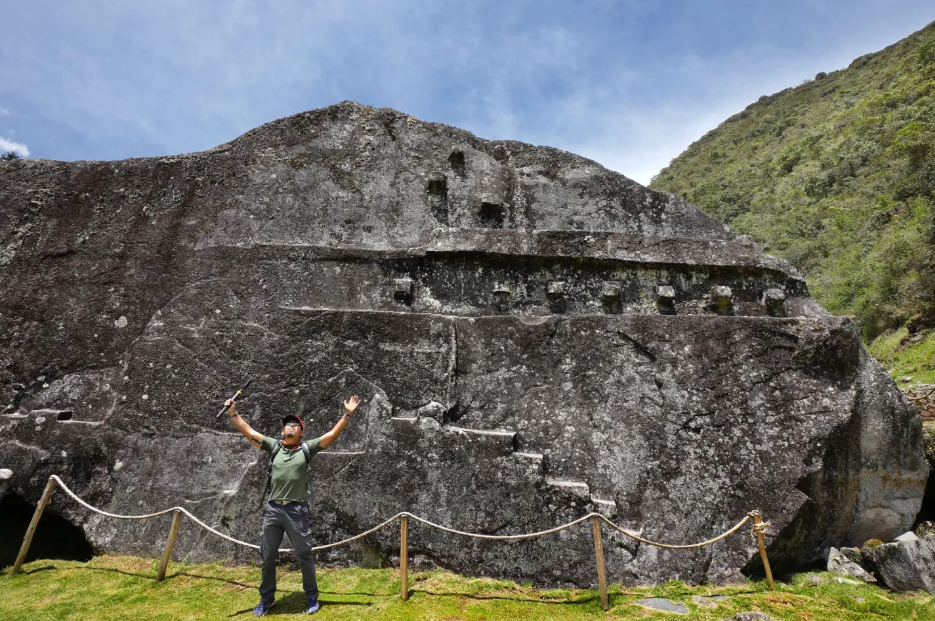 An 8-Meter Granite Rock Carved by Hand
